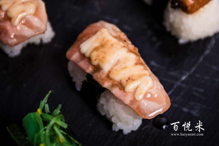 想知道寿司的类型一共有多少？是按什么分类的?